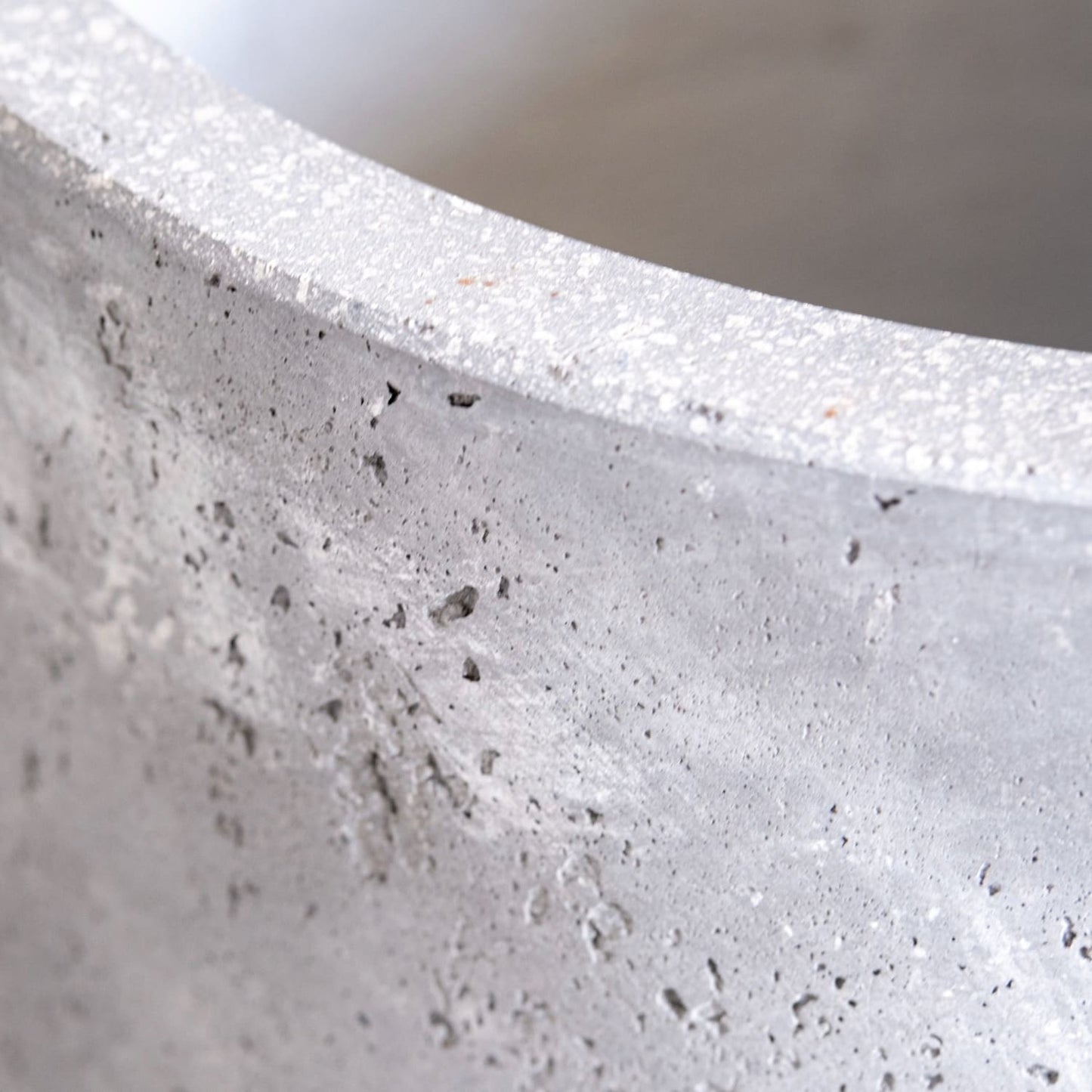 Vessara | Onyx Dusk – 100cm XXL Concrete Tall Vase Planter – 172L Round Plant Pot