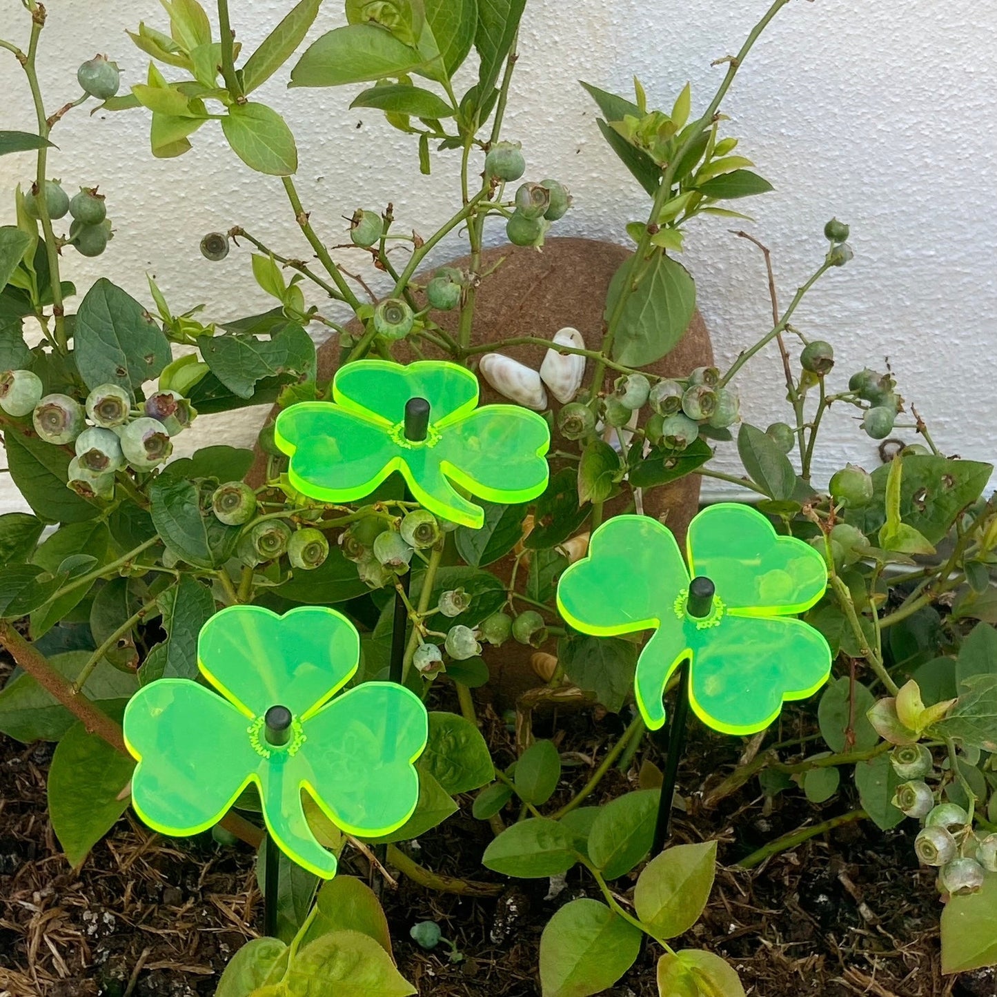 Small Garden Décor Ornaments Set of 3 'Shamrock'