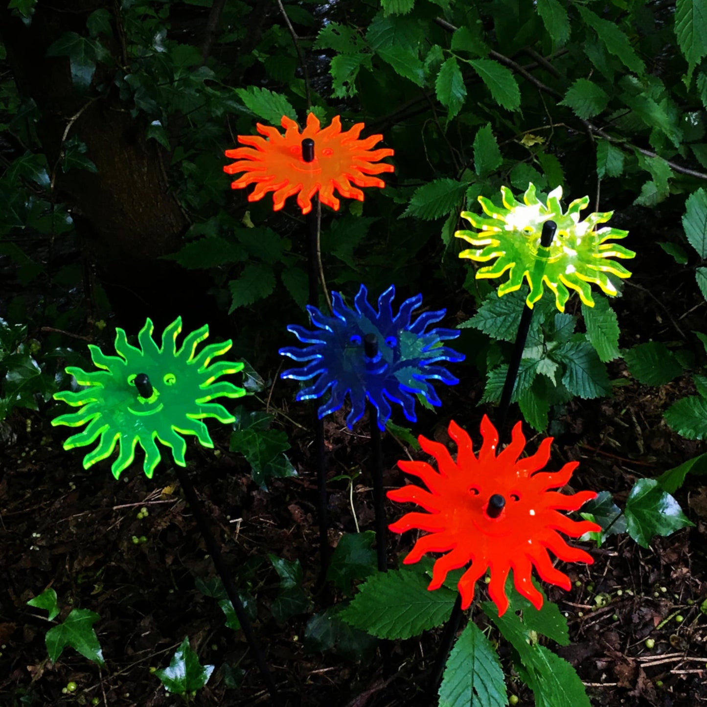 Garden Décor Ornaments Set of 5 'Smiling Suns'