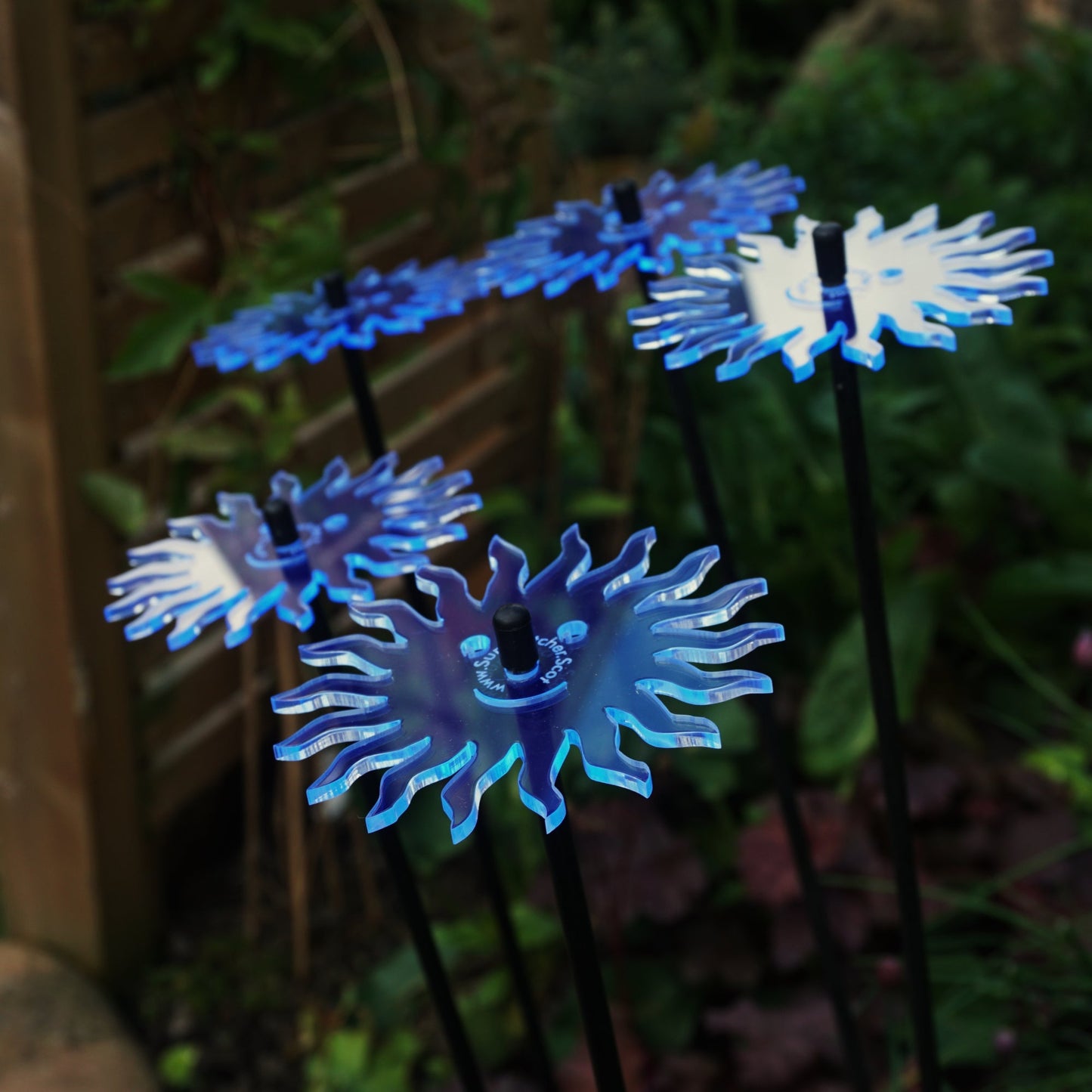 Garden Décor Ornaments Set of 5 'Smiling Suns'