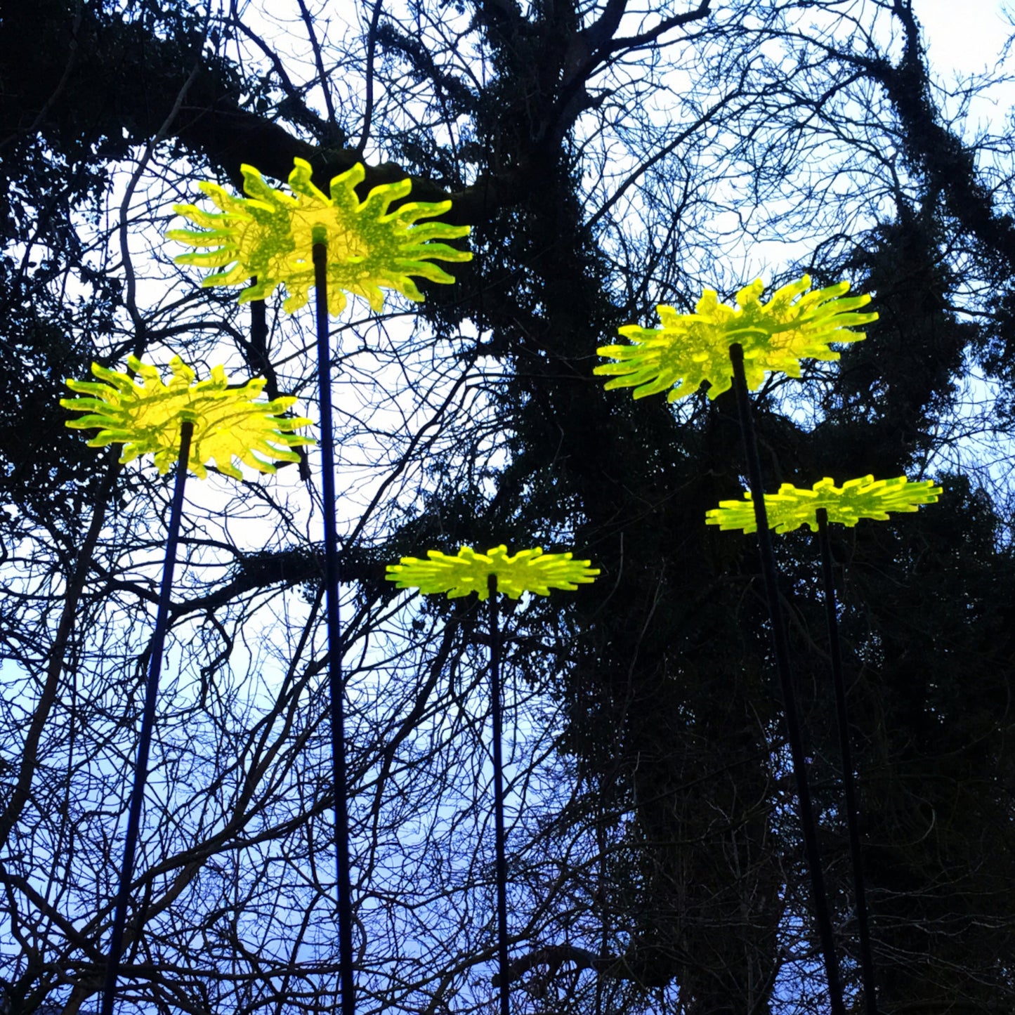 Garden Décor Ornaments Set of 5 'Smiling Suns'