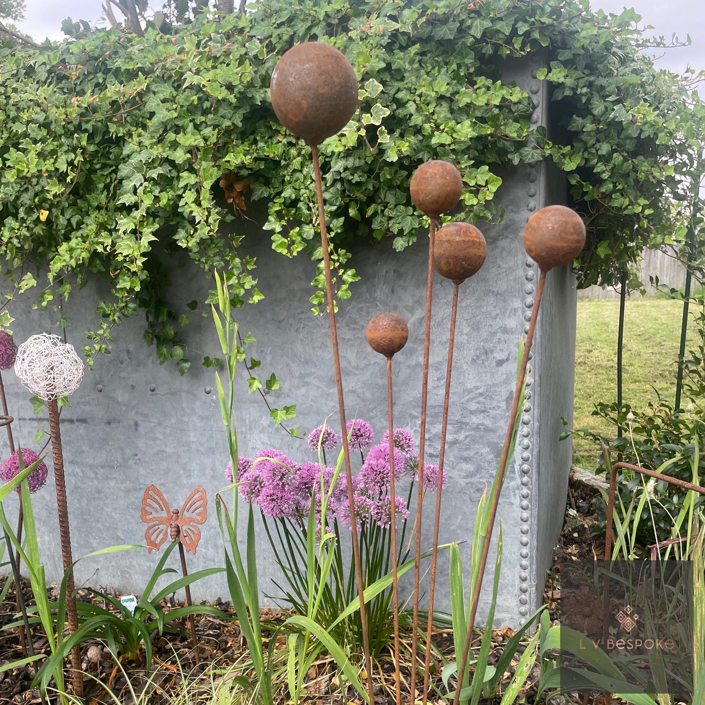 Cluster of 5 cups or balls, feature piece, available in 2 heights