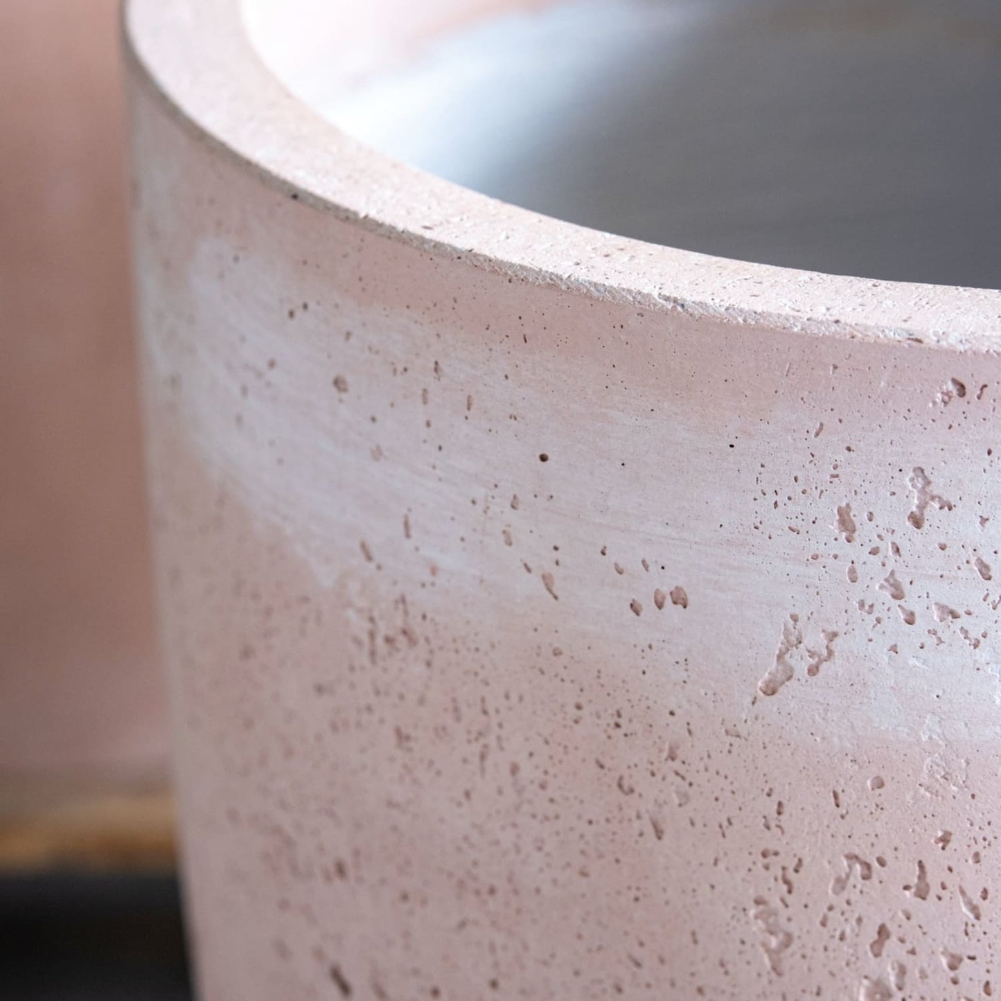 Vessara | Blushstone – 62cm Extra Large Tall Concrete Planter – 32L Decorative Vase Pot